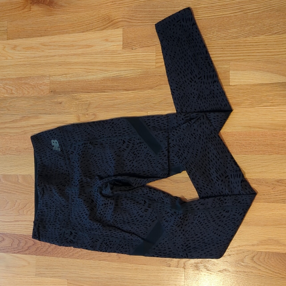 New Balance Flocked leggings with mesh trim